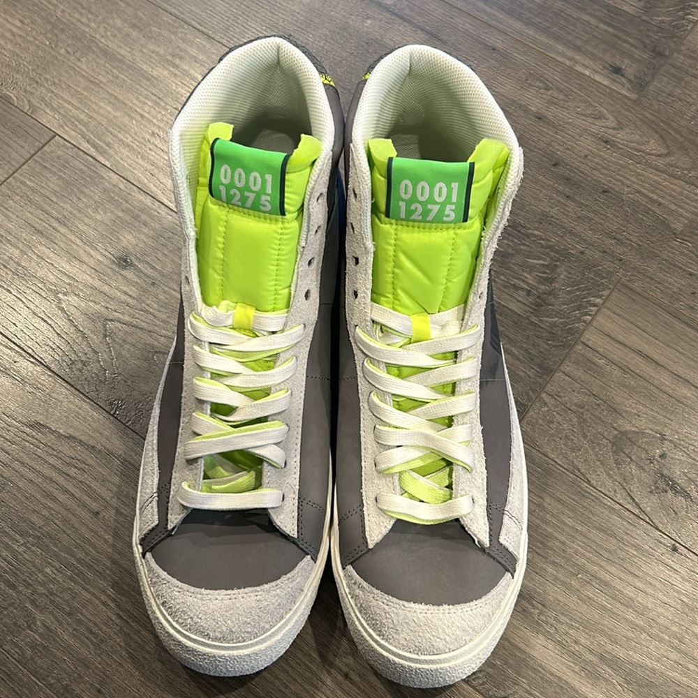 Nike Blazer mid 77 UO limited edition shoes new in box - Picture 3 of 8